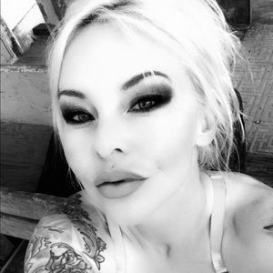 Meet your Posher, Violet